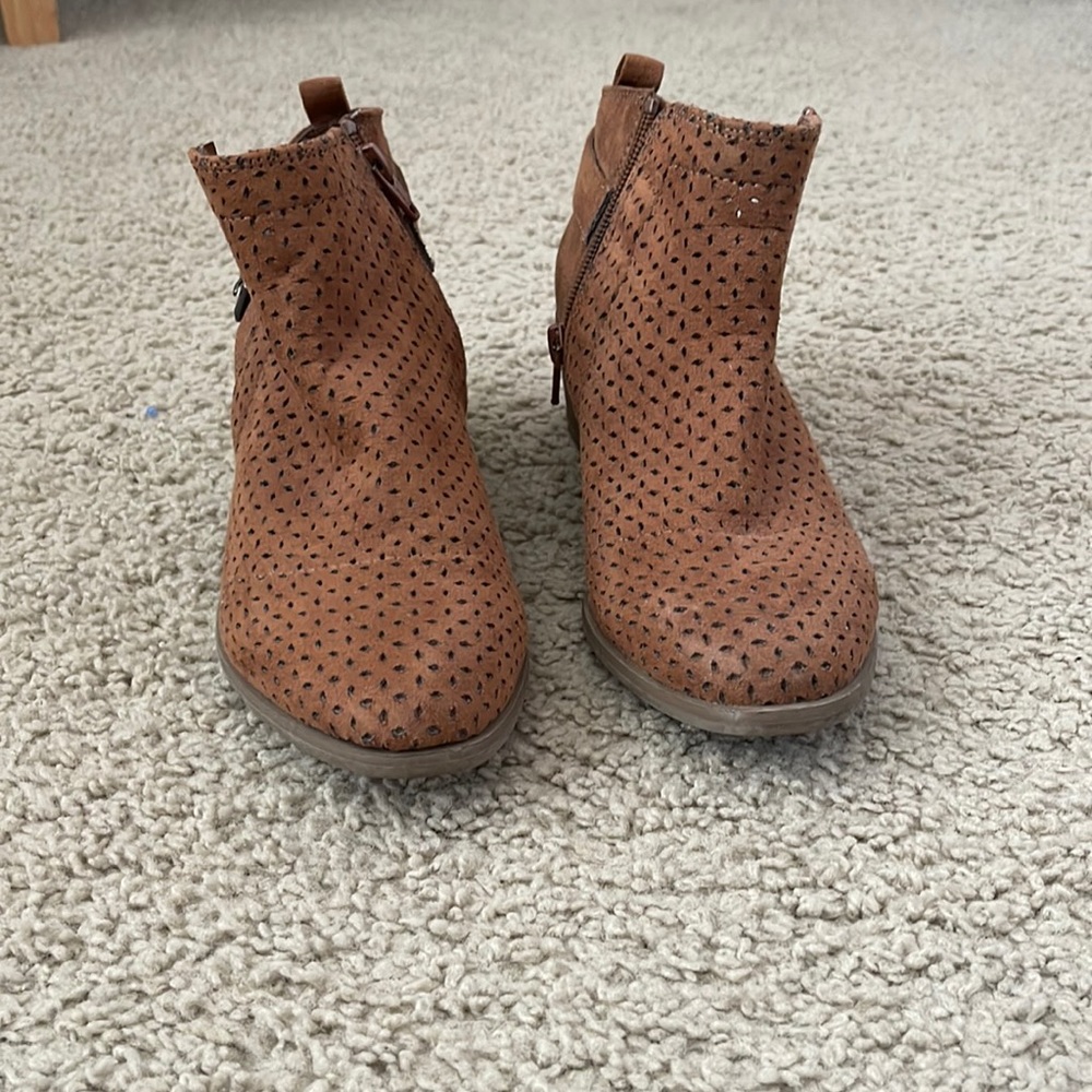Universal thread booties